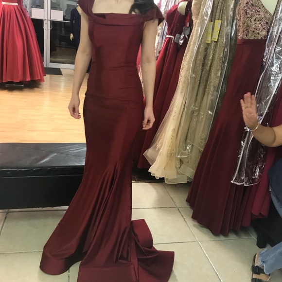 burgundy evening long dress - Picture 2 of 3